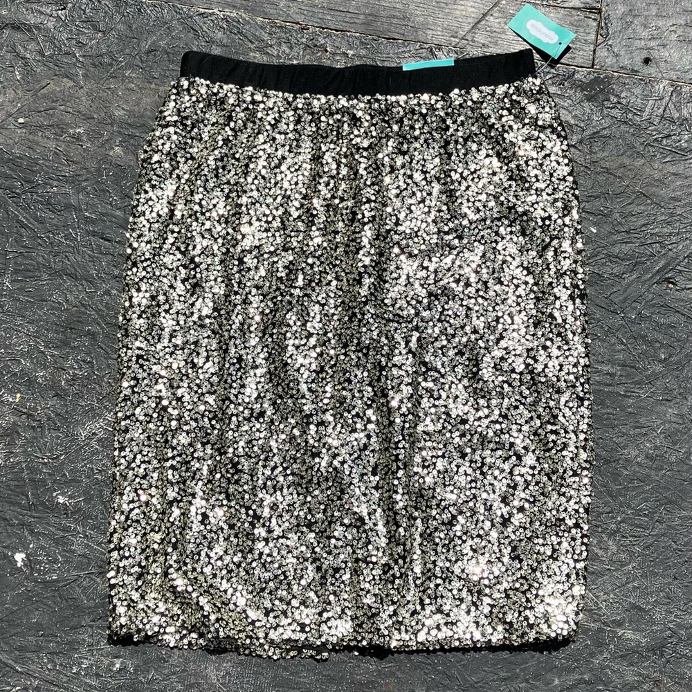 Maurices silver sequined skirt, size M. NWT.